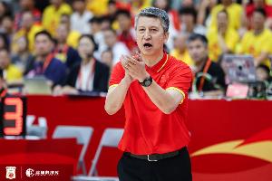 郭士强:培养年轻球员 是中国男篮非常重要的责任 争取奥运资格