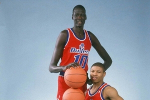 猜猜是谁?NBA历史仅一人 生涯盖帽数多于生涯得分数