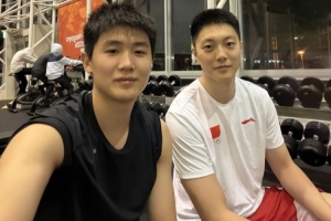 李悦洲晒出与胡明轩、崔永熙在健身房训练照:进步不能停!